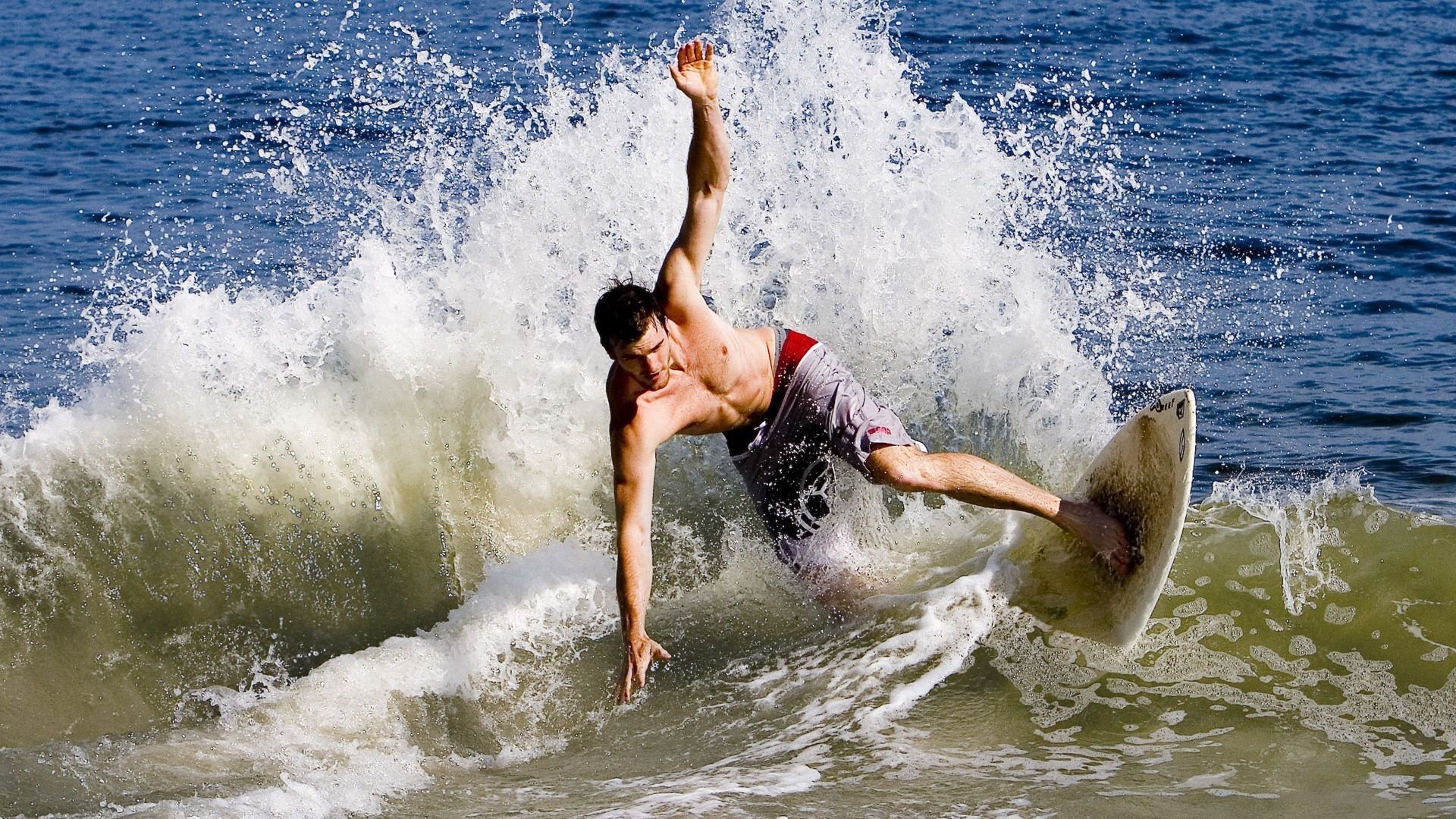 “安赫尔·巴尔博萨的进攻爆发力与战术灵活性，帮助阿根廷美洲狮队应对世界挑战”